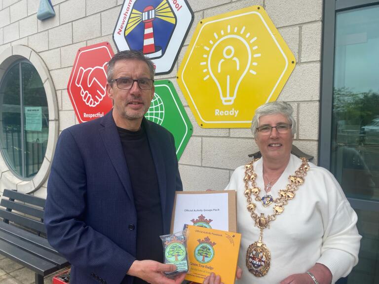 Mayor Aileen Barrass Distributes Green Tree Badge Project Packs to Blyth Primary Schools
